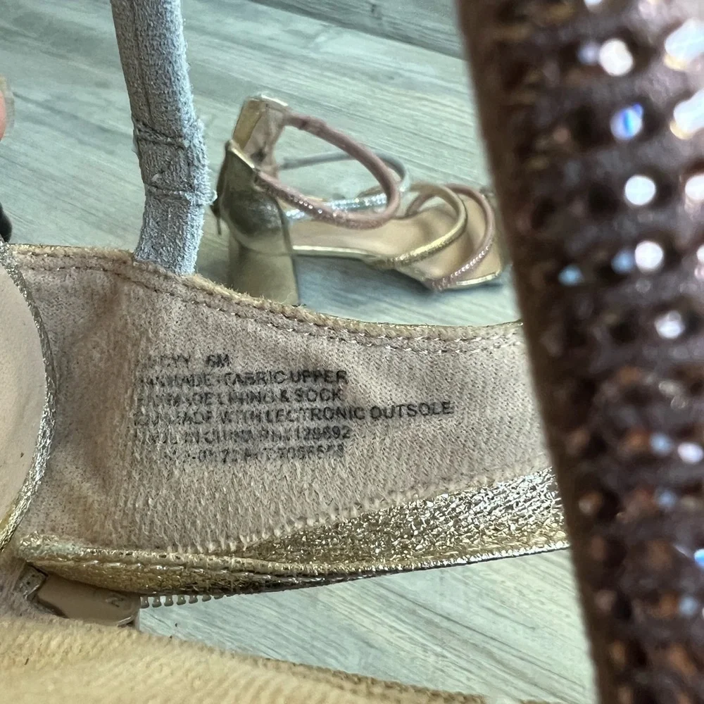 Steve Madden kids Jlucyy strappy metals chunky heel sandal kids 6 woman’s 7.5